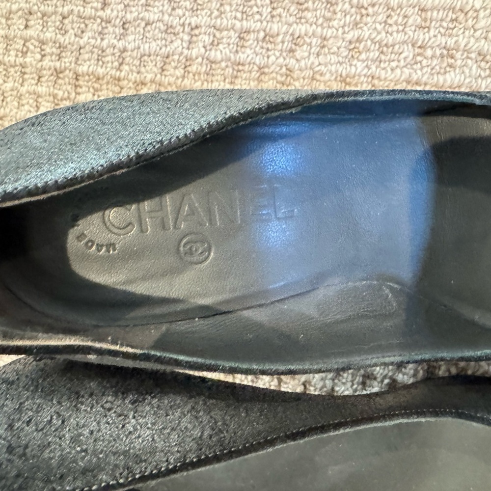 Chanel Women's Black Flats - Picture 2 of 5